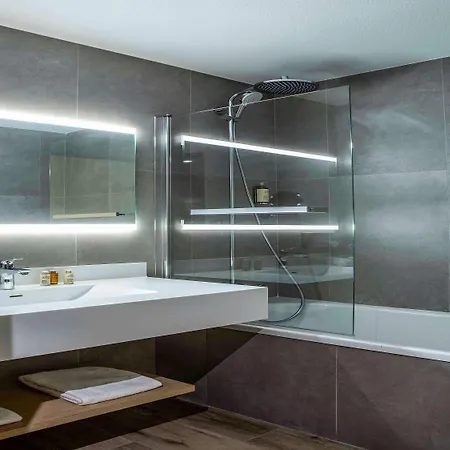 Mercure Le Port 4*